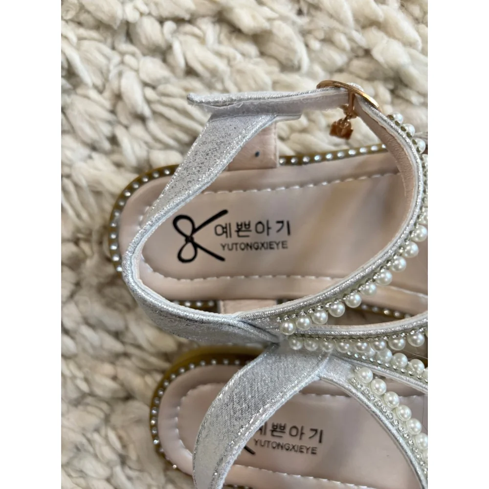 Girls YUTONGXIEYE Silver Pearl Rhinestone Sandals 34 (Little Girl)